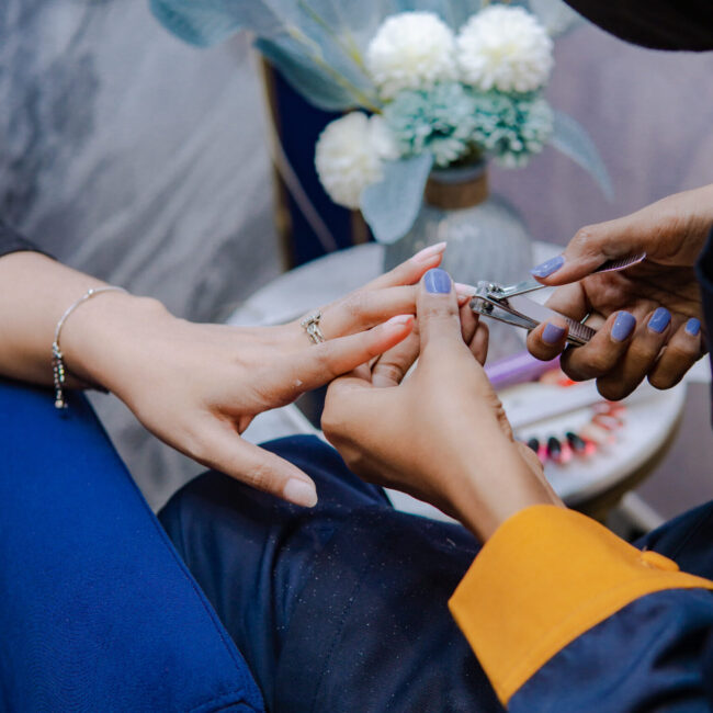 potong kuku merawat kuku